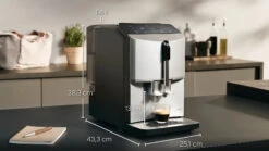 Siemens EQ.300 - Licht Zilver - TF303E01 Met €33 Gratis Koffie 15 Siemens EQ.300 - Licht Zilver - TF303E01 Met €33 Gratis Koffie -Koffie Korting Winkel Siemens EQ300 koffiemachine TF303E01 licht zilver afmetingen
