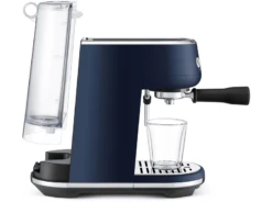 Sage Bambino - Damson Blue -Koffie Korting Winkel sage bambino damson blue espresso machine waterreservoir